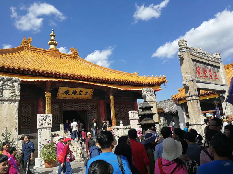 中轴线上有山门,天王殿,大雄宝殿,殿等.