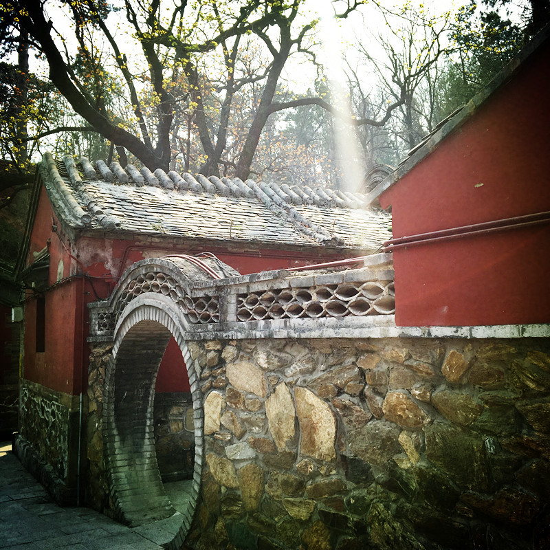 上红螺寺观音山,求一生相守,绝对可以实现,如求子去潭柘寺的东观音洞