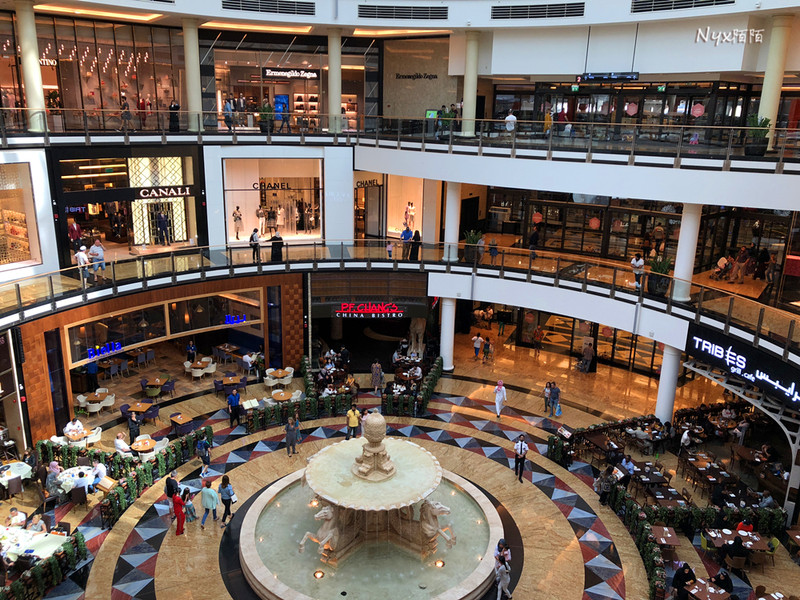 迪拜黑色面纱下的暗涌!