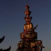 只去峨眉山金顶一天时间够吗?而且查天气预报